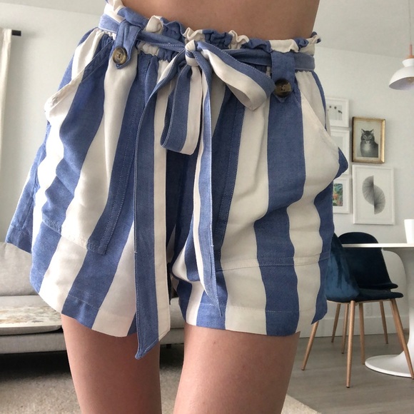 American Eagle Paperbag Shorts - Picture 3 of 8